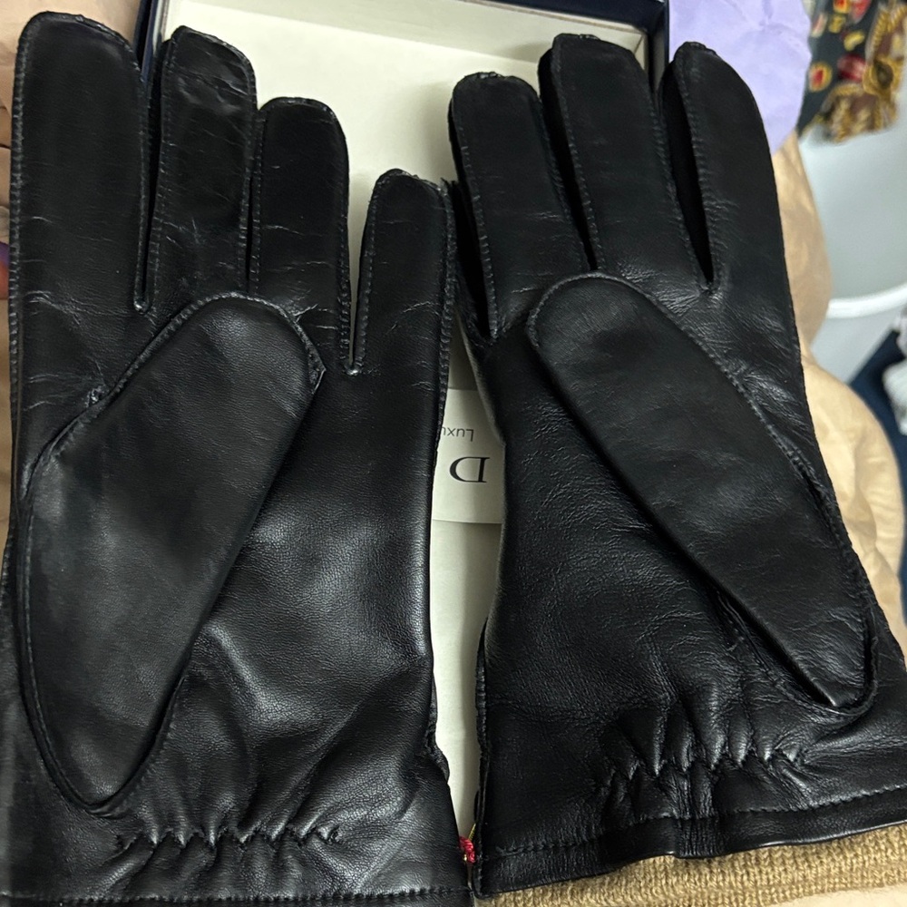 Elegant Black Leather Men's Gloves